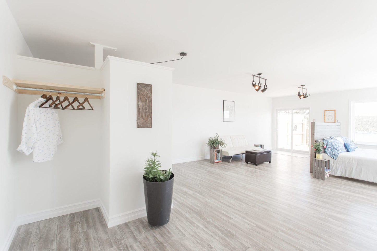 Blue Whale Suite With Private Hot Tub + 24hr Sauna Access