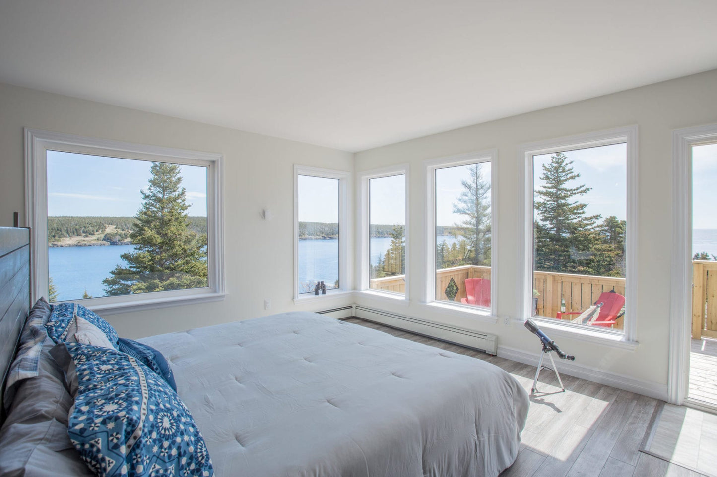 Blue Whale Suite With Private Hot Tub + 24hr Sauna Access