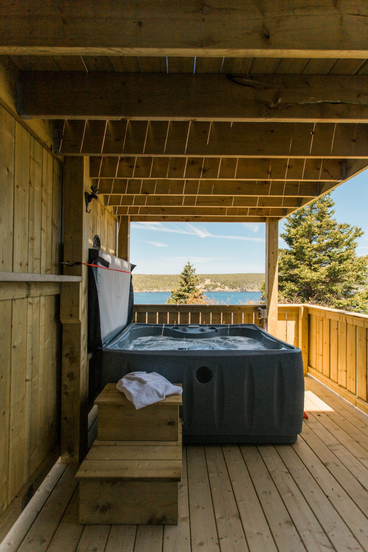 Humpback Whale Suite With Private Hot Tub + 24hr Sauna Access